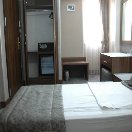 Buyuk Paris Szálloda 3*